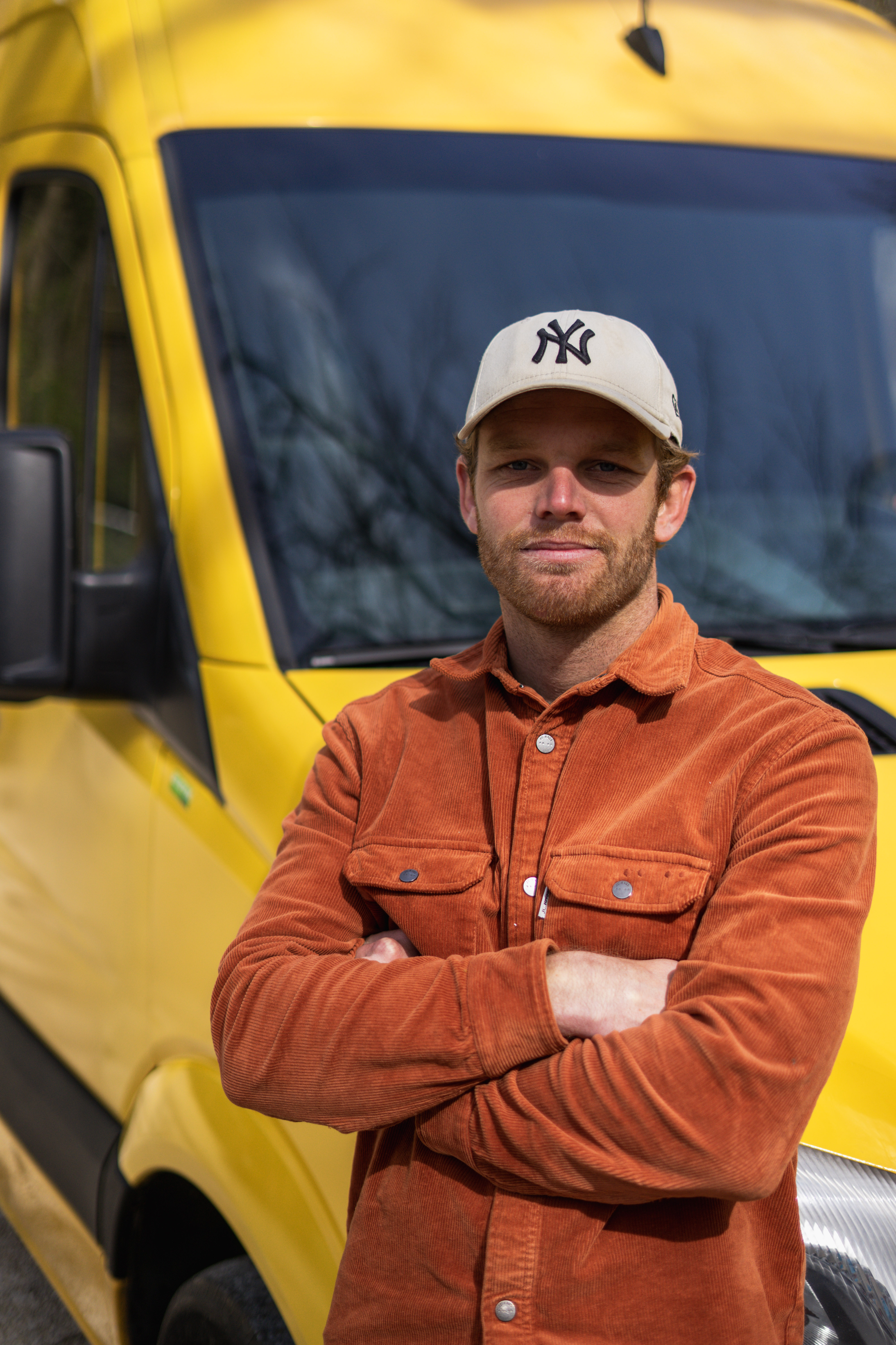 Koen bij een Campfire Van