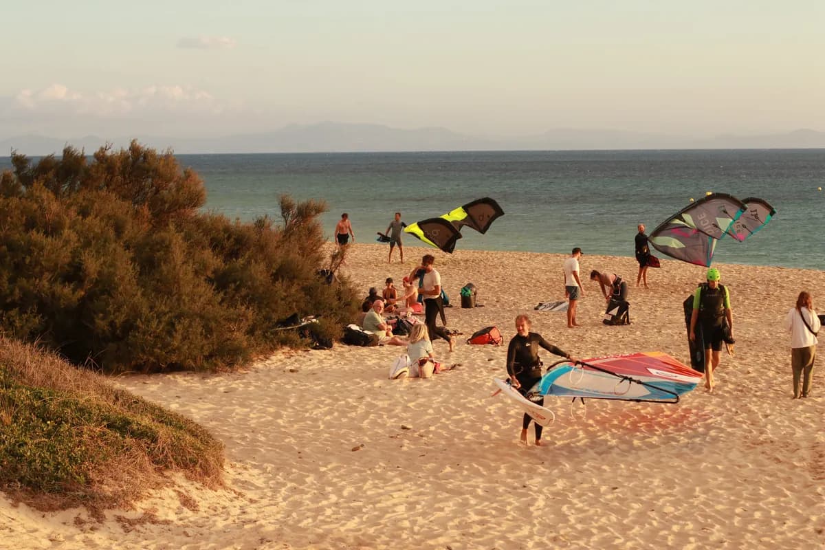 Kiten aan het strand
